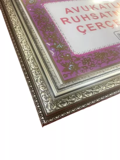 Avukatlık Ruhsatname Çerçevesi Gümüş Motifli Gerçek Camlı Ürün